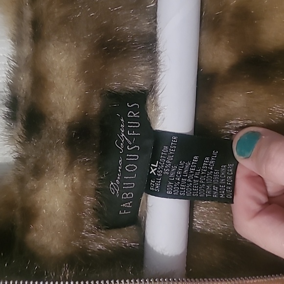 Donna Solyers Tan zip up long sleeve hoddie fur coat. - Picture 2 of 7
